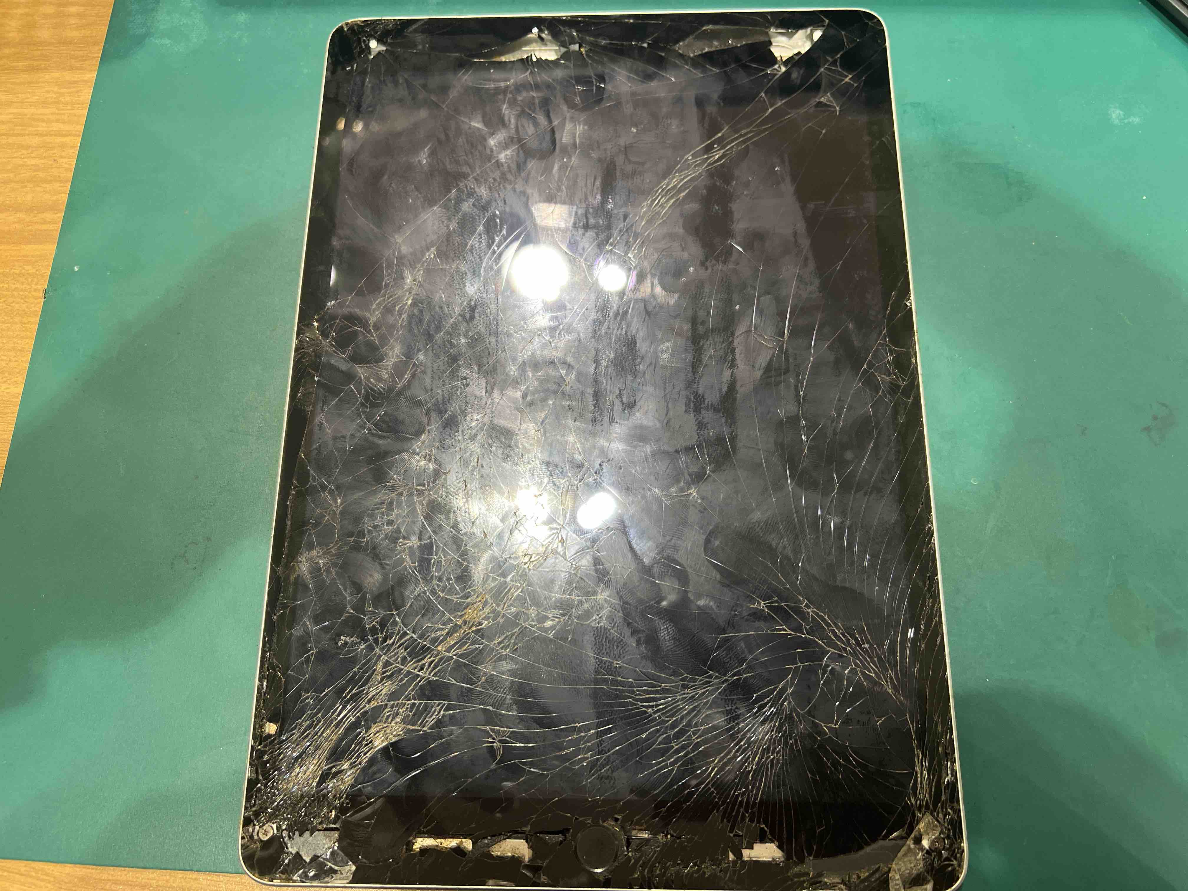 【泉岳寺よりご来店】iPad 9のガラス交換修理のご依頼をいただきました！